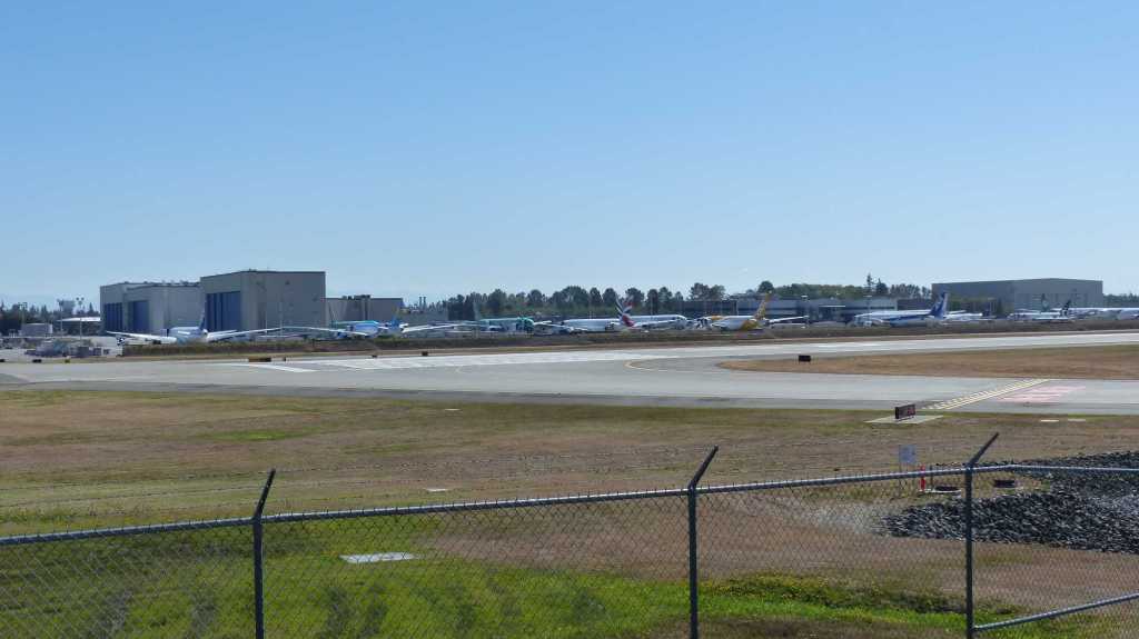 Draußen warten die fast fertigen Jets auf Testflüge und ihre Abholung durch die Piloten der jeweiligen Airline.