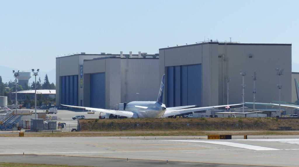 Wenn ich das richtig in Erinnerung habe, werden die Flugzeuge in diesen Gebäuden lackiert.