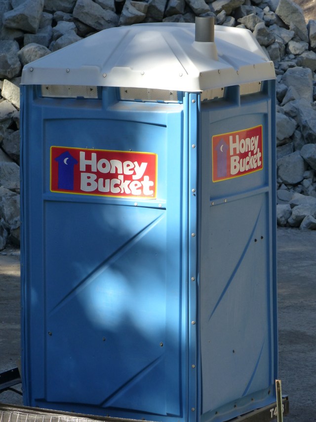 Ich finde den Namen der Dixie-Klo-Firma einfach reizend! :-D