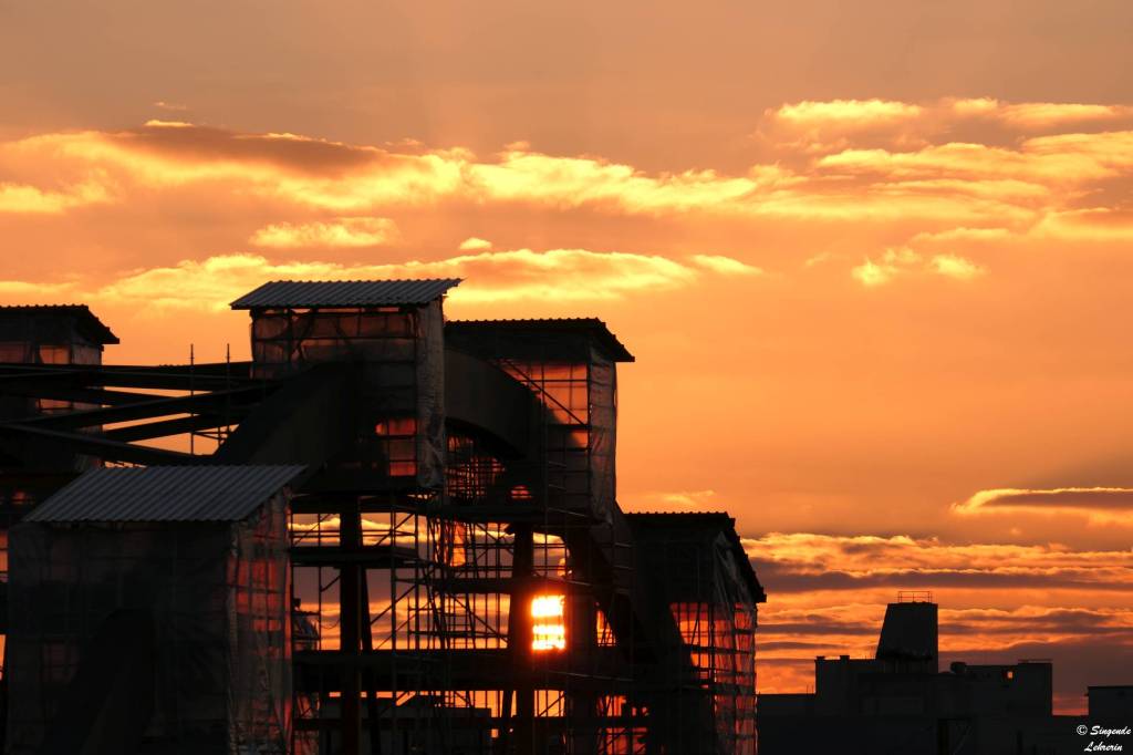 Mit dem Fotoapparat unterwegs: Sonnenuntergang und Mondaufgang in&nbsp;München