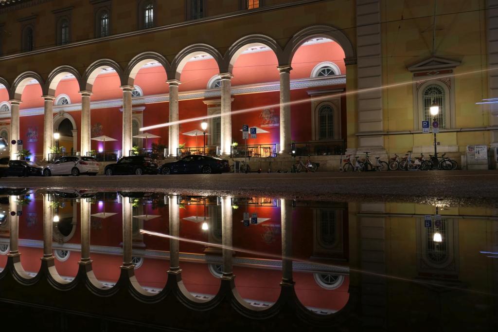 Mit dem Fotoapparat unterwegs: Auf Pfützenjagd im nächtlichen&nbsp;München