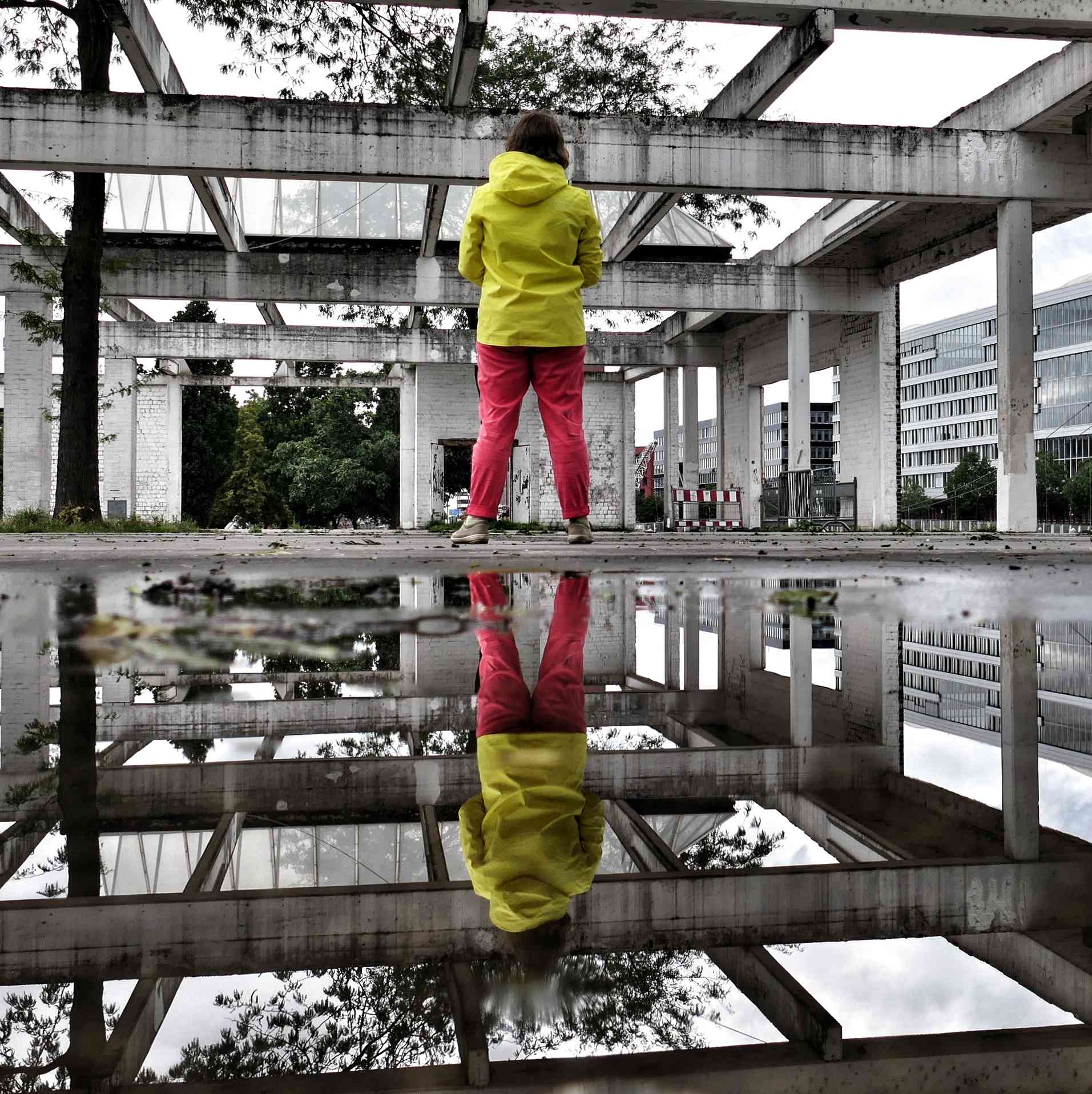 Fotografierende Lehrerin